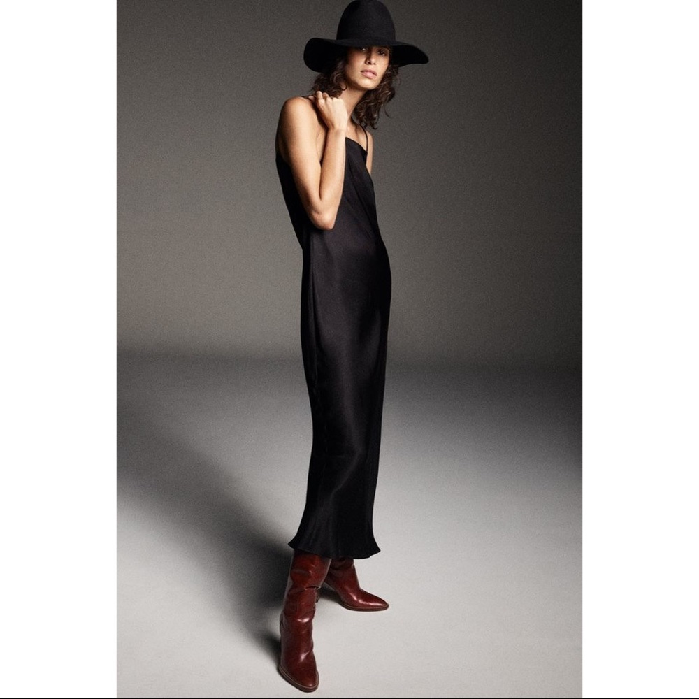 🆕 Zara Satin Effect Midi Dress (Black)